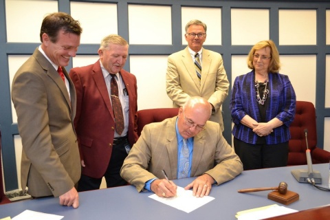 Sussex County Council members sign a resolution to support the Mayors Challenge to End Veteran Homelessness in 2015